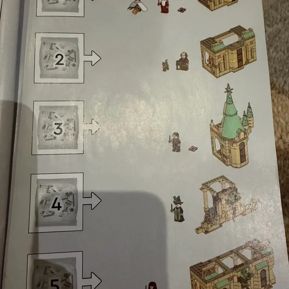 LEGO Harry Potter Hogwarts Castle Set - Picture 3 of 5